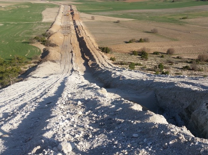 Steep-slope-location-on-a-large-diameter-pipeline-project